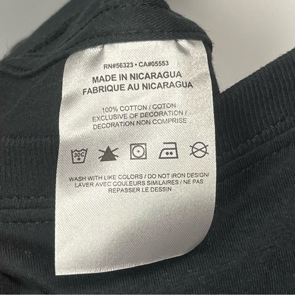 NWT Size Large Nike The Nike Tee Graphic T-shirt Black - Picture 6 of 6